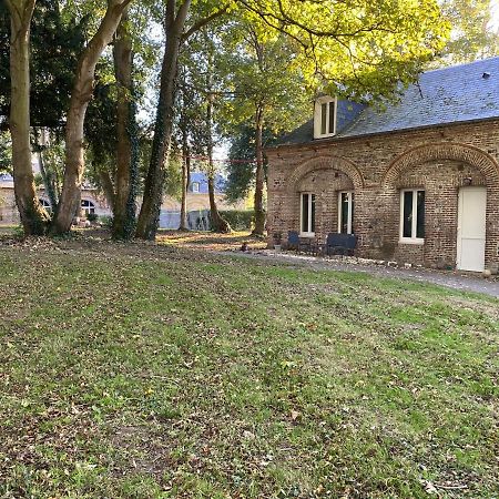 Les Gites Du Chateau Du Cedre Manneville-es-Plains Exterior photo